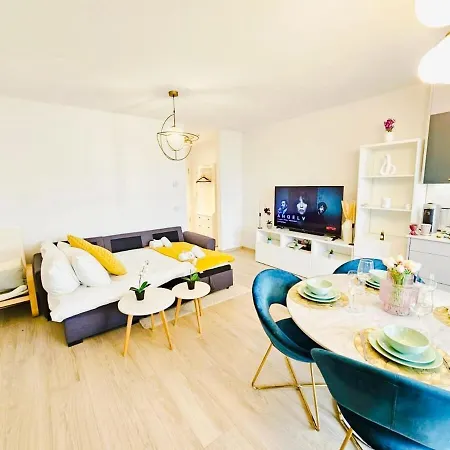 2br Flat W Terrace&parking-cd11 דירה