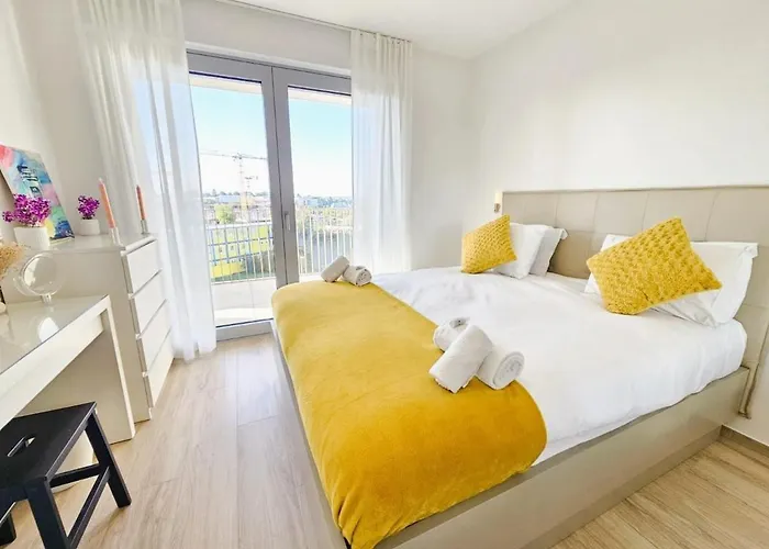 2br Flat W Terrace&parking-cd11 דירה